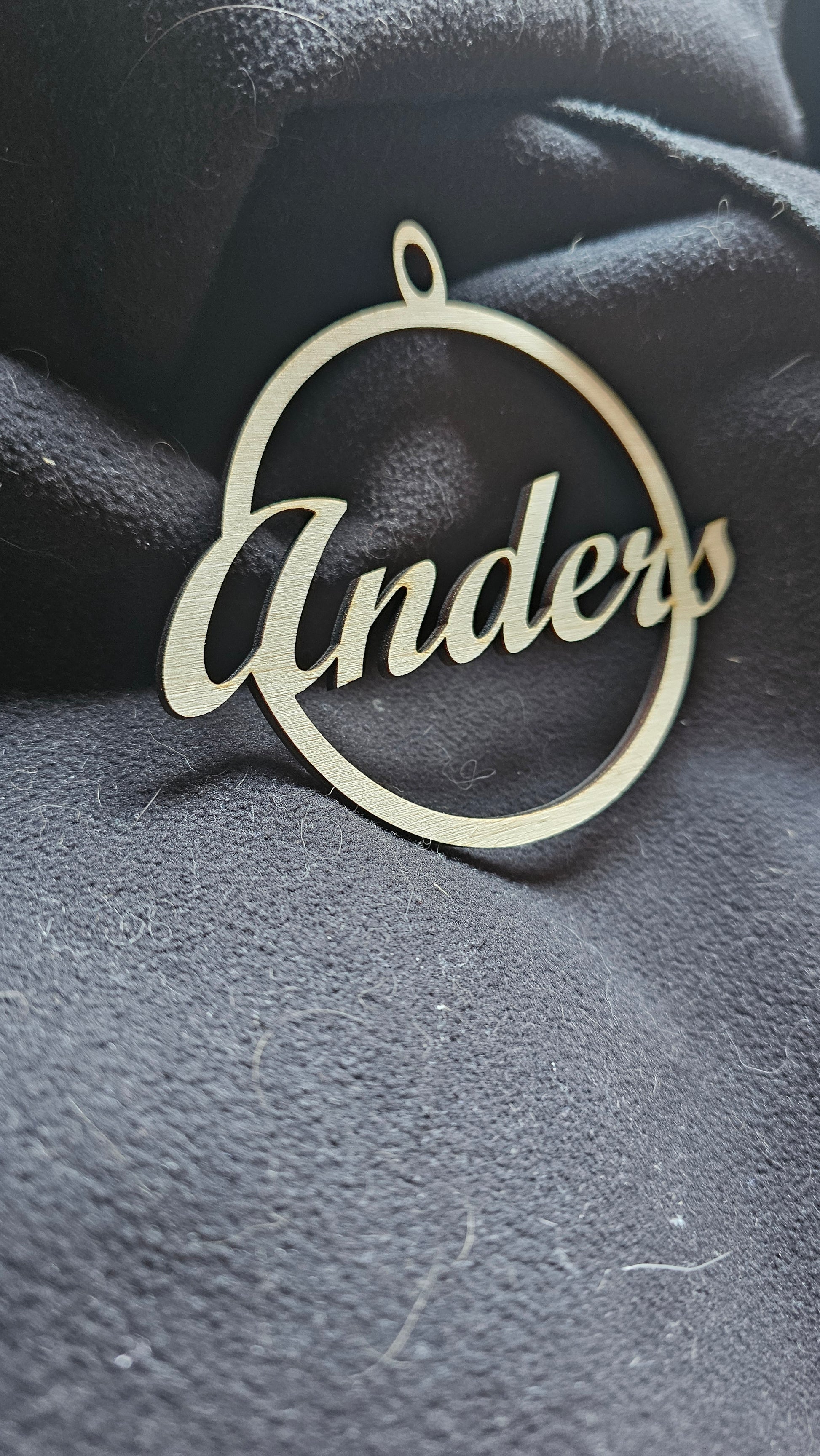 Personlig julekugle af træ