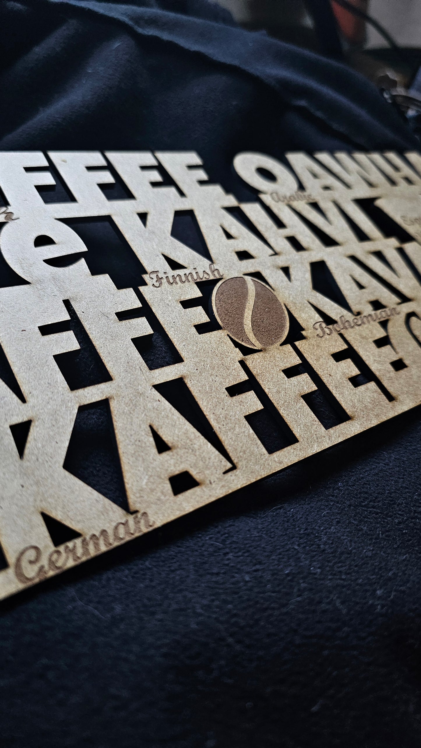 Kaffeskift i træ med kaffe bønne