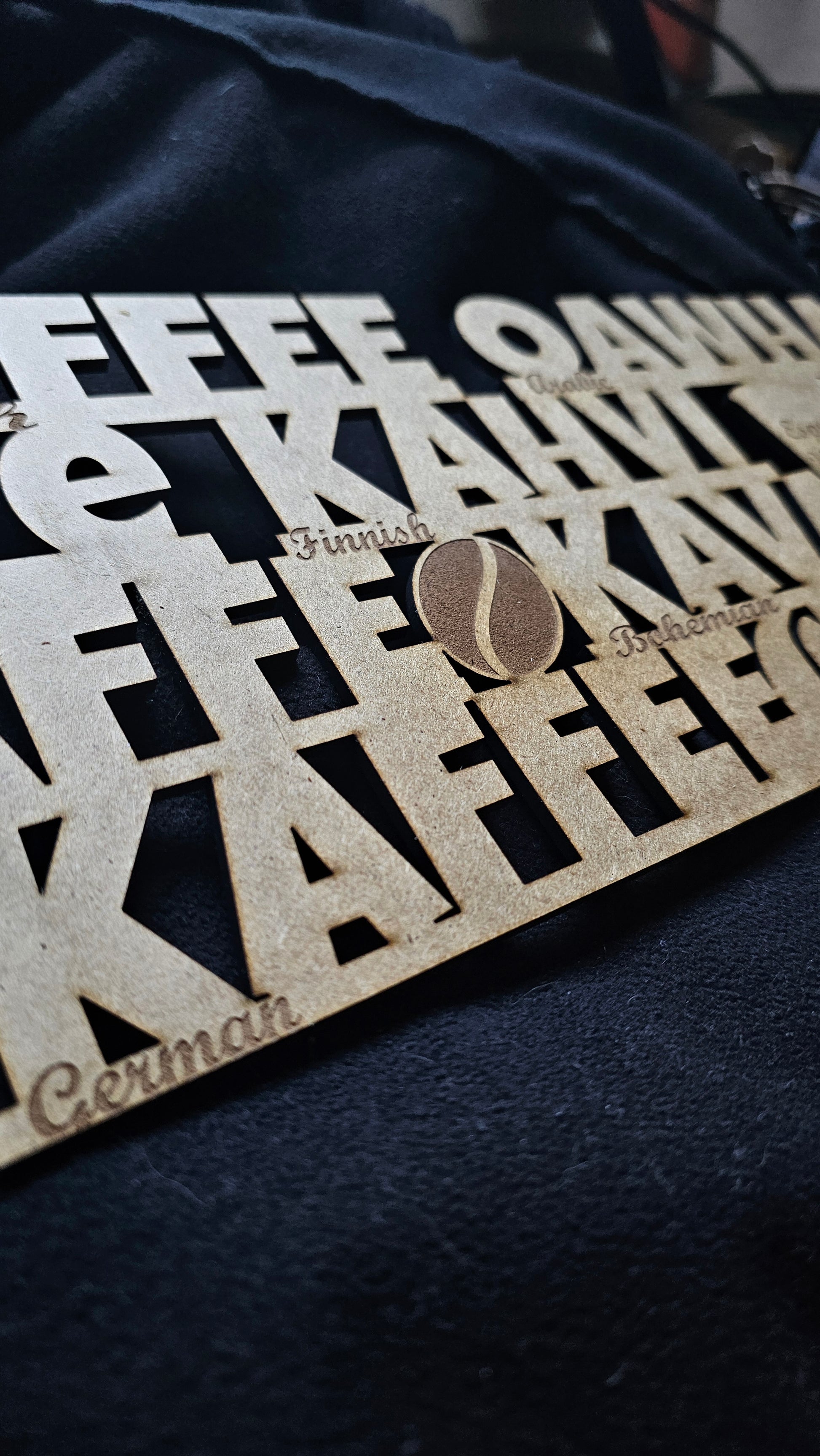 Kaffeskift i træ med kaffe bønne