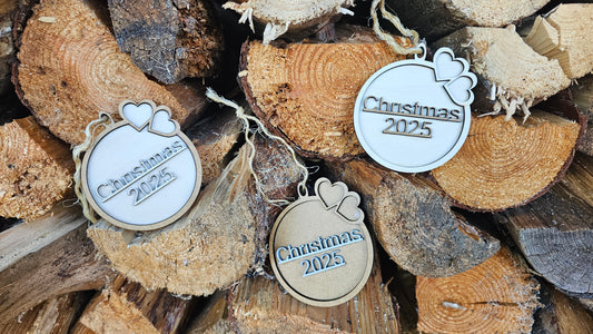 Julekugler med 3D-effekt som pynt på juletræ