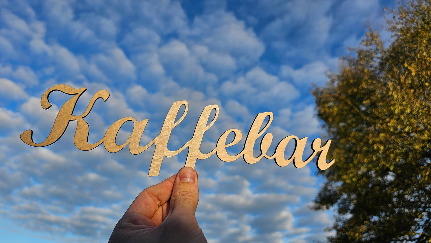 Træskilt med teksten “Kaffebar”