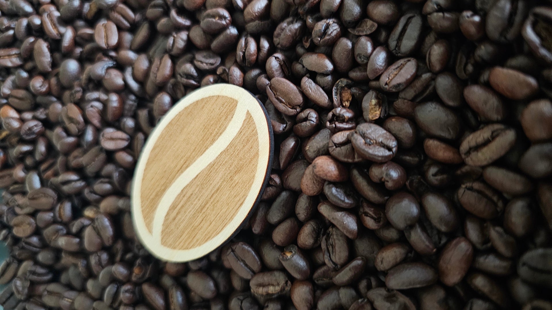 Rustikt kaffeskilt i naturtræ